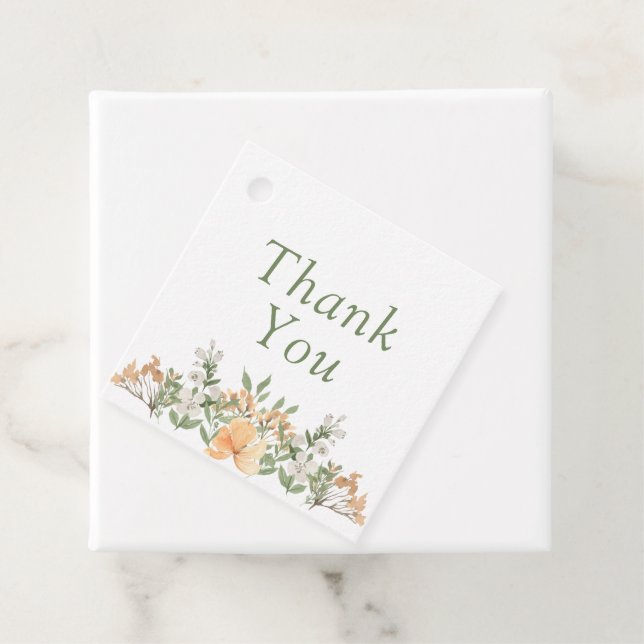 Étiquettes Cadeau Jolie Pêche et Mariage floral blanc (En situation)