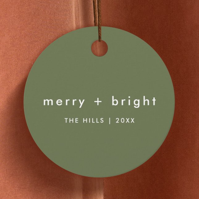 Étiquettes Cadeau Joyeux et lumineux | Tendance Moss Green Christmas (Minimalist Christmas tags with clean modern lettering for stylish and personal gift wrapping)