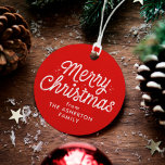 Étiquettes Cadeau Joyeux Noël rétro script rouge vacances<br><div class="desc">Cette étiquette cadeau festif présente un joyeux Noël joyeux dans un script rétro blanc sur un arrière - plan rouge. Cette étiquette cadeau de Noël peut aussi être personnalisée! Ajoutez la touche parfaite à tous vos cadeaux de vacances cette année !</div>