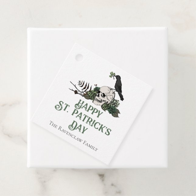 Étiquettes Cadeau Joyeux St. Patricks Day Crâne floral & Clovers (En situation)