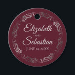 Étiquettes Cadeau Lacy Ornate Frontière Argent Élégant Mariage Bourg<br><div class="desc">Ces belles étiquettes-cadeaux mariages présentent du texte gris pâle sur un marron bordeaux ou un arrière - plan rouge vif avec une frileuse bordure florale gris argenté. Le texte est entièrement personnalisable et contient les noms du couple mariage et la date du mariage. Super comme étiquettes de faveur!</div>