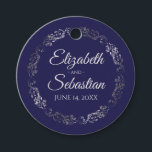 Étiquettes Cadeau Lacy Silver Bordure Elégant Mariage bleu marine<br><div class="desc">Ces belles étiquettes-cadeaux mariages présentent du texte gris pâle sur un arrière - plan bleu marine avec une bordure florale frileuse gris argent faux feuille gris. Le texte est entièrement personnalisable et contient les noms du couple mariage et la date du mariage. Super comme étiquettes de faveur!</div>
