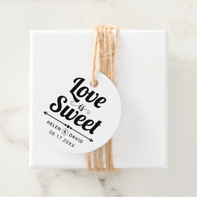 Étiquettes Cadeau L'amour est Sweet élégant mariage de typographie (En situation)