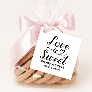 Étiquettes Cadeau L'amour est un monogramme de cœur noir Script