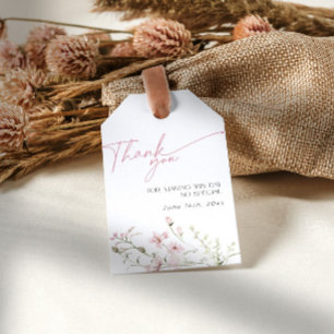 Étiquettes-cadeau L'amour rose pâle est en Merci Fleur sauvage fleur
