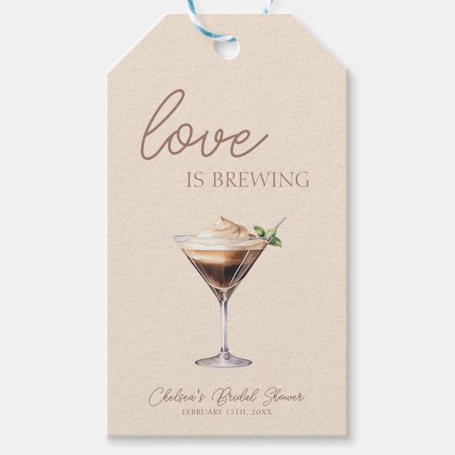 Étiquettes-cadeau L'amour se prépare Fête de Fiançailles Espresso Ma (Love is brewing Espresso Martini Bridal Shower Gift Tag, Bridal Brunch, Cream, Modern Chic Trendy)