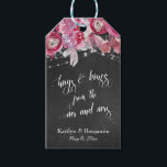 Étiquettes-cadeau Lampe Chalkboard Fleurs Hugs & Baisers de nous<br><div class="desc">Ce joli design se distingue par ses cordes claires, ses fleurs d'aquarelle rose et son arrière - plan en damier. Le point focal est une couche de typographie lisant "accolades & baisers de m et mrs" dans une police tourbillonnante et élaborée. Utilisez le champ modèle pour ajouter vos noms. De...</div>