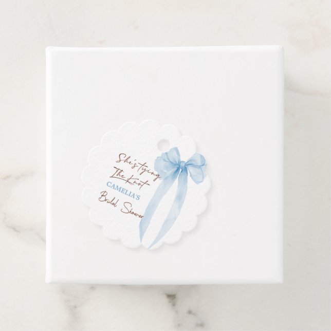 Étiquettes Cadeau Lancement de la Mariée au Nœud Papillon Bleu (En situation)