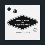 Étiquettes Cadeau Las Vegas Casino Destination Mariage Noir Blanc<br><div class="desc">Un design mariage à thème unique dessiné à la main par Las Vegas Casino. Destination moderne Las Vegas, Nevada thème mariage avec cartes à jouer, casino de jeux d'argent illustrations à thème. Une marque cadeau mariage Las Vegas noir et blanc design idéal pour les mariages à thème casino. Des invitations...</div>