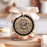 Étiquettes Cadeau Le Bonheur Est Fait Maison Papier Kraft Vintage<br><div class="desc">Le Bonheur Est Fait Maison Vintage Papier Kraft Favor Tags. Ce design personnalisé comprend un cadre de pétoncle rond avec la citation typographique "Le bonheur est fait maison". Personnalisez ce design personnalisé avec votre propre nom. Parfait pour les aliments faits maison,  les cadeaux ou les produits de beauté.</div>