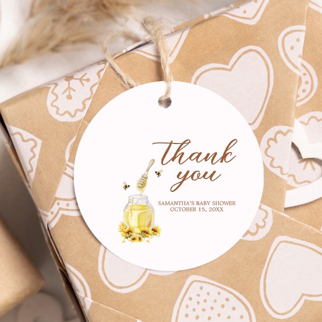 Étiquettes Cadeau Little Honey Baby shower rond (A Little Honey is on the way Baby Shower Favor Tags)