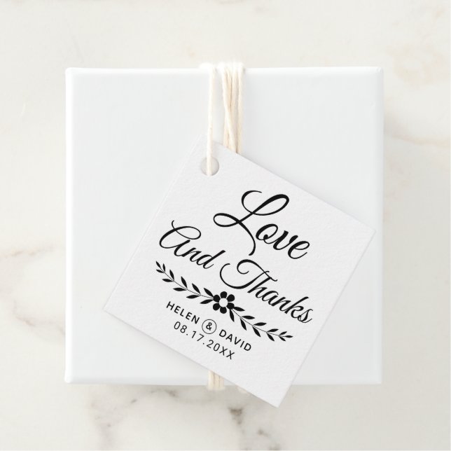 Étiquettes Cadeau Love et Merci typographie noire, fleurs mariage (En situation)