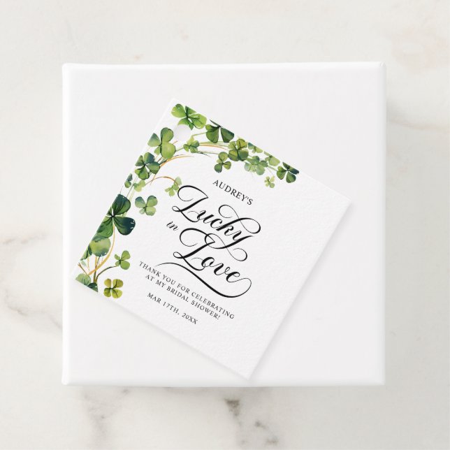Étiquettes Cadeau Lucky in Love Enterrement de Fiançailles Shamrock  (En situation)