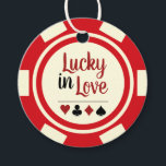 Étiquettes Cadeau Lucky In Love Red Poker Chip Las Vegas Mariage<br><div class="desc">Se marier à Las Vegas ou une autre ville de casino amusante ? Ou avoir un mariage à thème casino ? Ces étiquettes "Lucky in Love" rouge et blanc cassé rendraient un complément parfait aux faveurs de vos invités. Personnalisez votre design avec vos noms en noir dans le centre, et...</div>