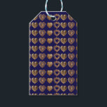 Étiquettes-cadeau Luxurious Golden Baroque Hearts Pattern on Navy Bl<br><div class="desc">Bring a touch of timeless elegance to your accessories and decor with this seamless pattern featuring intricate golden hearts on a rich navy blue background. Inspired by baroque art and vintage jewelry, this design adds a romantic and luxurious feel to any product – perfect for Valentine's gifts, home accents, or...</div>