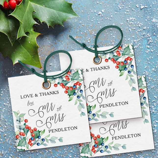 Étiquettes Cadeau M. et Mme Merci Calligraphy Holly et Berries (Mr and Mrs winter wedding favor tags with elegant calligraphy and holly)