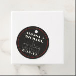 Étiquettes Cadeau Mariage du casino de Las Vegas Skyline<br><div class="desc">Une étiquette amusante et moderne Las Vegas Skyline Casino rond pour votre événement à Las Vegas! Cette étiquette de faveur ronde personnalisée comprend la skyline de Las Vegas et la police et le texte entièrement personnalisables sur graphite noir arrière - plan. Parfait pour un événement traditionnel moderne ou classique branché...</div>
