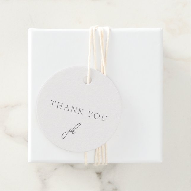 Étiquettes Cadeau Mariage élégant monogramme gris script (En situation)
