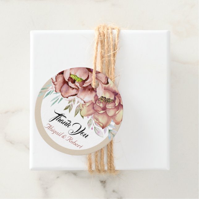 Étiquettes Cadeau Mariage fleuri à l'aquarelle en terre cuite (En situation)