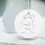 Étiquettes Cadeau Mariage Merci Bleu Élégant main tiré<br><div class="desc">Elégant remerciement de mariage étiquettes de faveur disposent de ruban dessiné à la main avec des polices de script manuscrites modernes en bleu poussiéreux,  propre et simple. Idéal pour un mariage romantique moderne,  mariage fantaisiste unique,  mariage décontracté élégant. Voir toutes les pièces correspondantes dans la collection.</div>