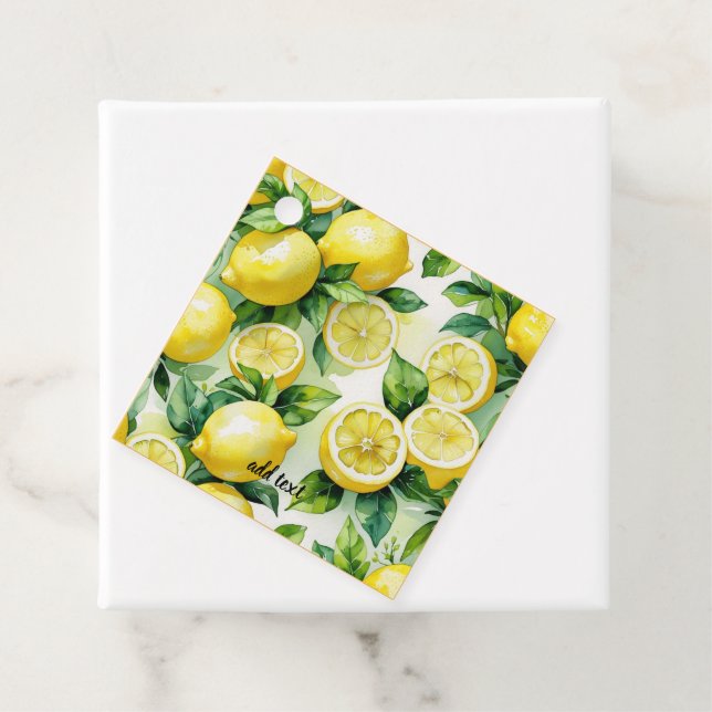 Étiquettes Cadeau Mariage moderne en bleu et citron avec écriture fl (En situation)