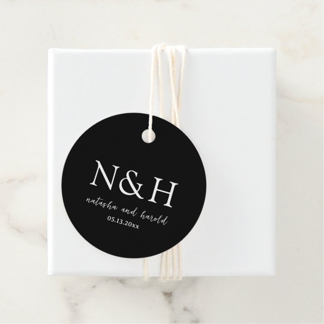 Étiquettes Cadeau Mariage Moderne Noir Monogramme Gras (En situation)