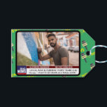 Étiquettes-cadeau Mens Funny 40th Birthday TV News 50th 60th<br><div class="desc">BIG NEWS 40th Birthday Hommes's Funny Breaking News TV Graphic. Est-il au-dessus de la colline ? Utilisez les boutons de personnaliser et les touches fléchées pour déplacer l'image en place... . La grande nouvelle est en train de se produire. Entièrement modifiable et facile à modifier le texte. Changez la photo...</div>