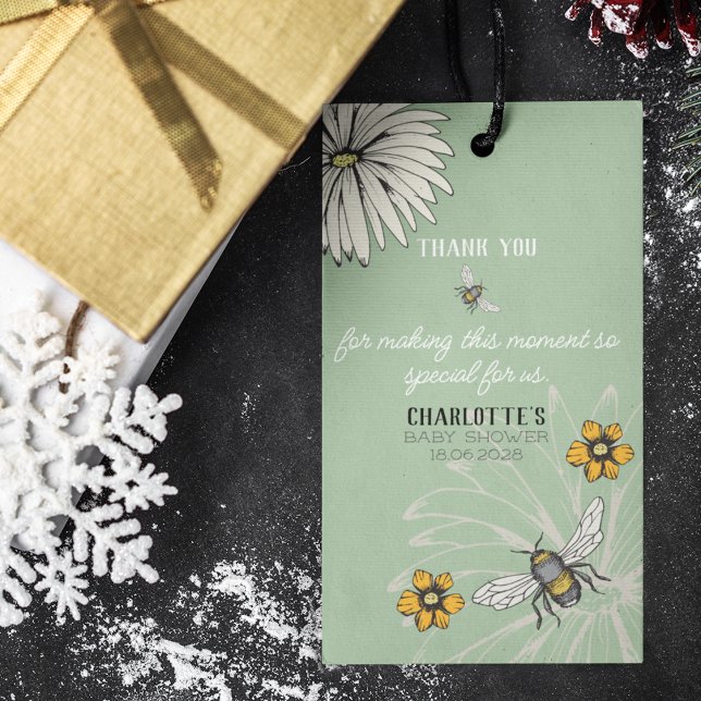 Étiquettes-cadeau Merci de Baby shower des abeilles vertes Sage (Elegant and whimsical buzzing bees and flowers on sage green background. Cute bees pattern on back.)