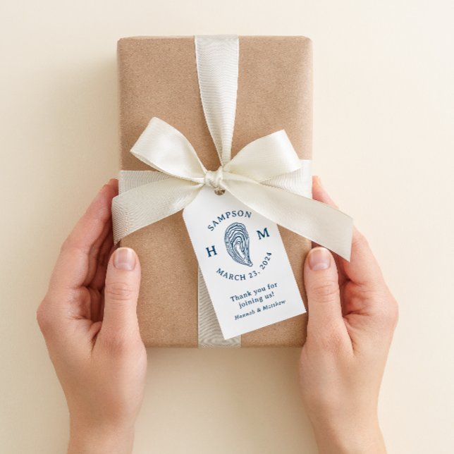 Étiquettes-cadeau Merci de monogramme de coquille d'huîtres nautique (east coast couple wedding monogram oyster shell favor gift tag)