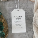 Étiquettes-cadeau Merci de typographie chic privilégier<br><div class="desc">Cette typographie chic merci pour les étiquettes cadeaux sont parfaites pour un mariage moderne. Le design simple est composé d'une typographie minimaliste classique en noir et blanc, dans un style boho rustique. Personnalisable dans n'importe quelle couleur. Gardez le design minimal et élégant, en l'état, ou personnalisez-le en ajoutant vos propres...</div>