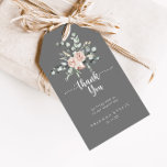 Étiquettes-cadeau Merci Mariage rose rose rose classique<br><div class="desc">Ces classiques rose rose rose floral gris mariage remercient les étiquettes de faveur sont parfaites pour une réception de mariage rustique. Le design est composé d'élégantes aquarelles rose poussiéreuse et de feuillage vert, soigneusement assemblés en de beaux bouquets avec un arrière - plan gris. Personnalisez ces balises avec un message...</div>