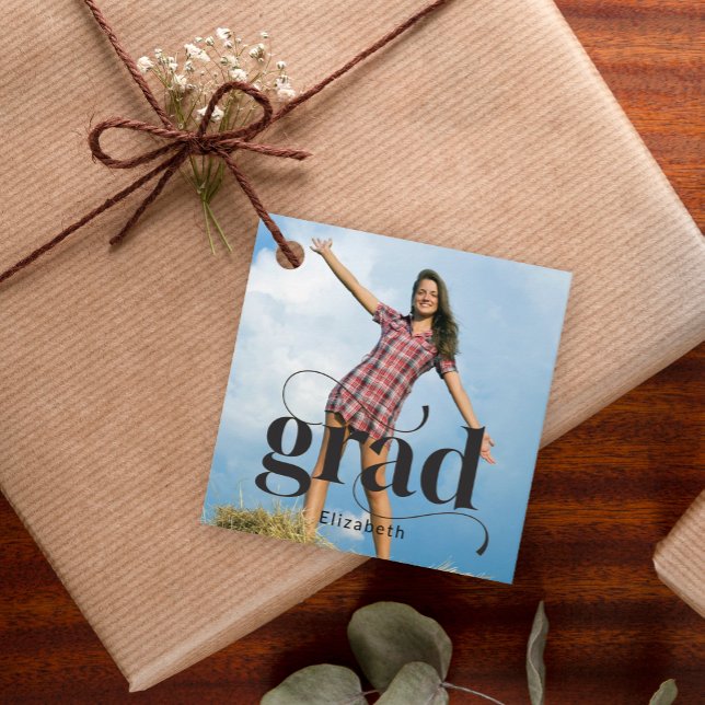 Étiquettes Cadeau  Modern Black Grad Typography Photo Graduation (Créateur téléchargé)