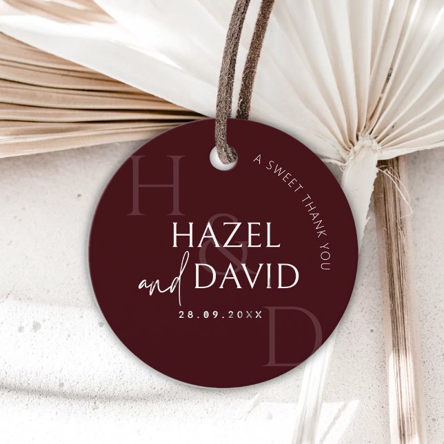 Étiquettes Cadeau Modern Burgundy Monogram Minimalist Wedding (Créateur téléchargé)