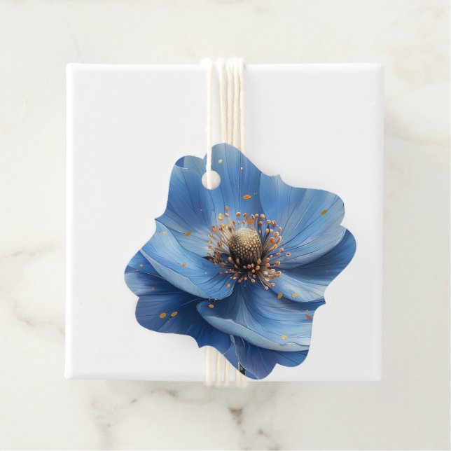 Étiquettes Cadeau Modern Minimalist Gold and Blue Poppy  (En situation)
