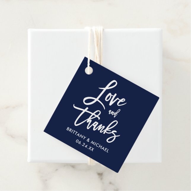 Étiquettes Cadeau Moderne Brush Script Amour et Merci Mariage Bleu (En situation)