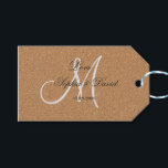 Étiquettes-cadeau Monogramme Mariage de liège à vin rustique<br><div class="desc">Faire-part de mariage rustique sur un faux arrière - plan de liège à vin avec Monogram! Ce design est unique, simple ! Vous méritez quelque chose d'unique pour votre événement rêvé ! Utilisez l'outil Customiser pour ajouter vos noms et toutes les autres informations nécessaires. Ce design est un bon choix...</div>