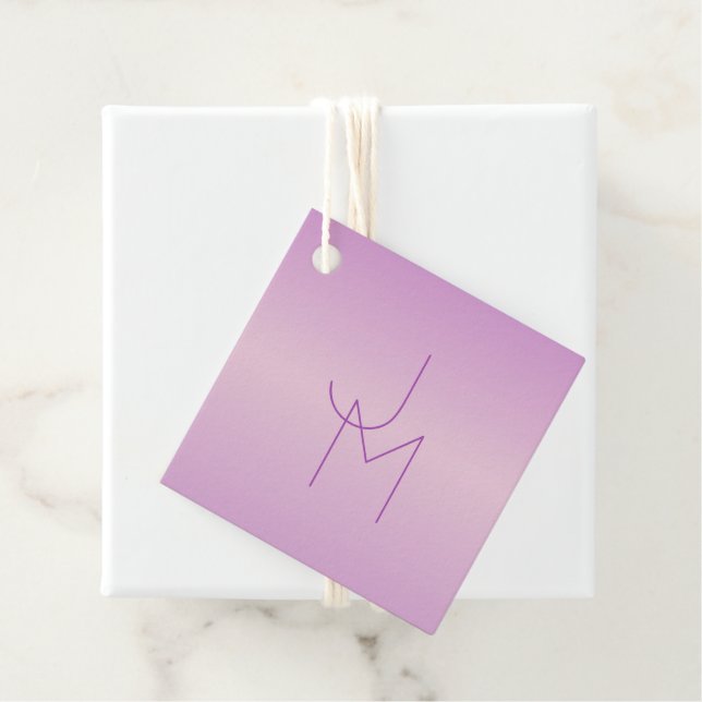 Étiquettes Cadeau Monogramme superposé unique | Rose lilas doux (En situation)