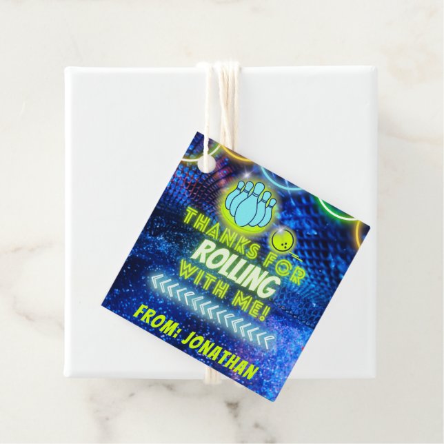 Étiquettes Cadeau Neon Glow Bowling Party Merci pour Rolling (En situation)
