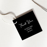 Étiquettes Cadeau Noir doux et blanc | MERCI MARIAGE<br><div class="desc">Ces étiquettes noires foncées et simples et élégantes sont dotées d'une typographie blanche de style vintage et fantaisiste qui dit "merci". Un style élégant,  classique et minimaliste qui reste unique et contemporain.</div>