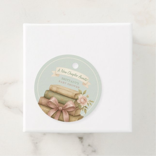 Étiquettes Cadeau Notre Nouveau Chapitre Attend Le Baby shower Rose  (En situation)