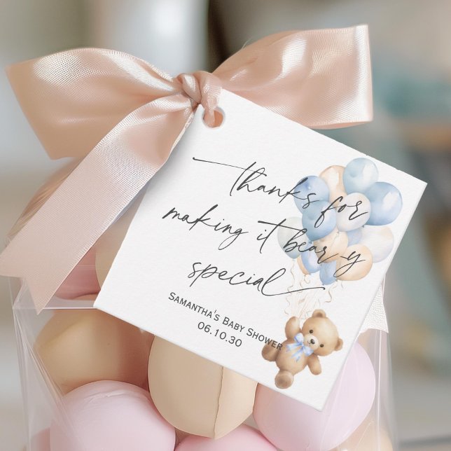Étiquettes Cadeau Ours en Teddy bleu moderne avec douche à ballons (Blue We Can Bearly Wait, Teddy Bear Gender Neutral baby Shower Favor Tags.)