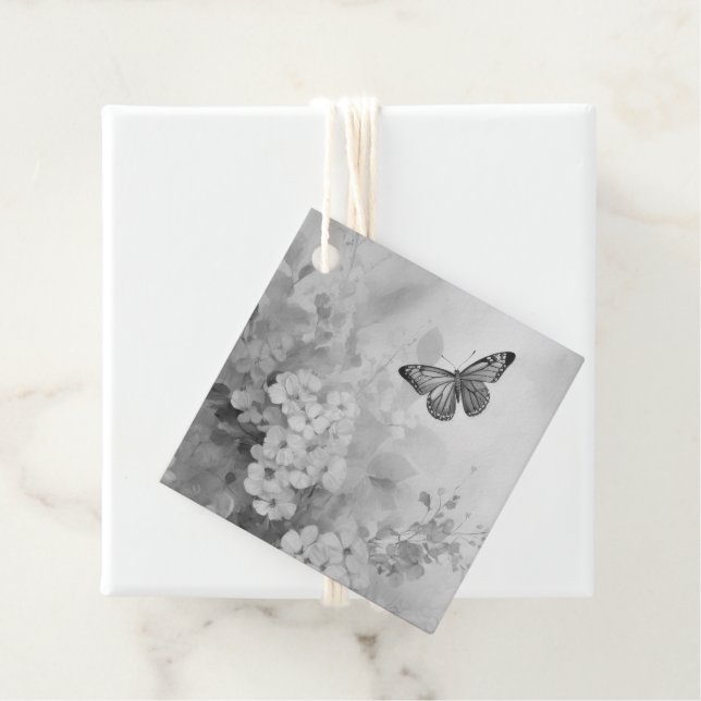Étiquettes Cadeau Papillon Noir et Blanc (En situation)
