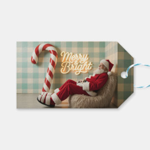 Étiquettes-cadeau Père Noël rétro se détendant dans un fauteuil moel