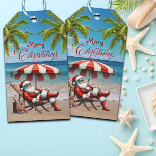 Étiquettes-cadeau Père Noël sous un parasol de plage de Noël
