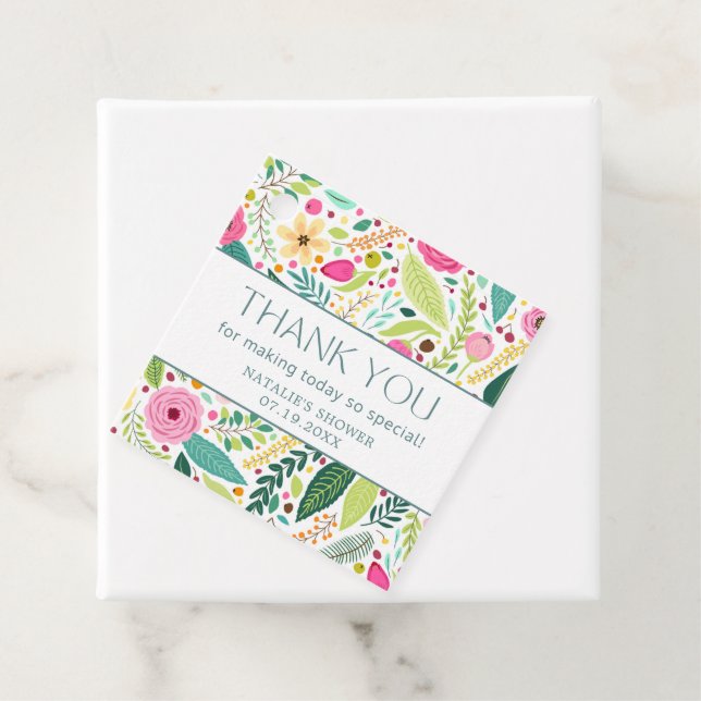 Étiquettes Cadeau Pétales et Prosecco : une fête prénuptiale florale (En situation)