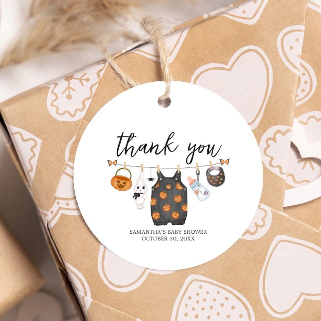 Étiquettes Cadeau Petit Citrouille Halloween Baby shower rond (Little Boo Pumpkin Clothesline Halloween Baby Shower Round Favor Tags)