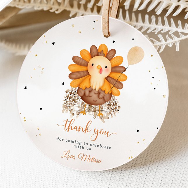 Étiquettes Cadeau Petite Turquie En Route ! Baby shower de Thanksgiv (Little Turkey On The Way! Thanksgiving baby shower favor tags with turkey design, warm autumn colors)