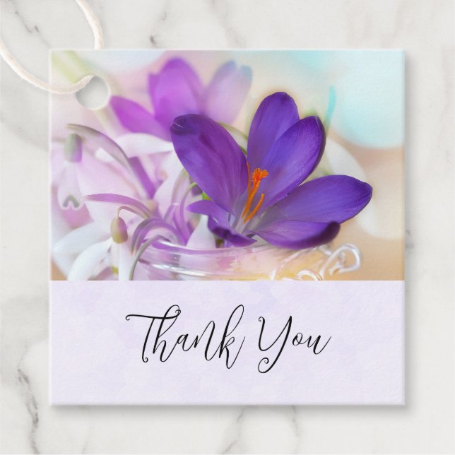 Étiquettes Cadeau Photo d'un joli Crocus de printemps violet (Devant)