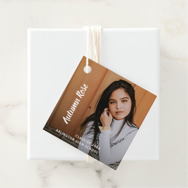 Étiquettes Cadeau Photo simple et élégante Graduation moderne (En situation)