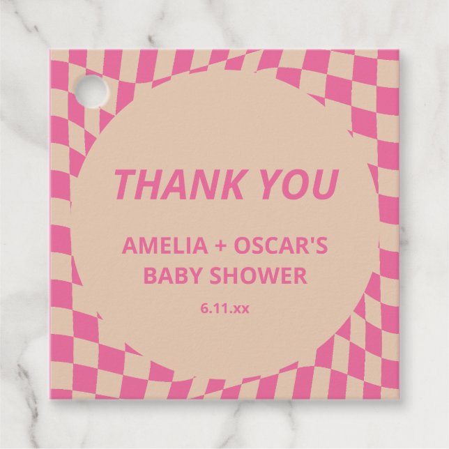 Étiquettes Cadeau Pink Wavy Checker Couples Baby Shower Names (Devant)